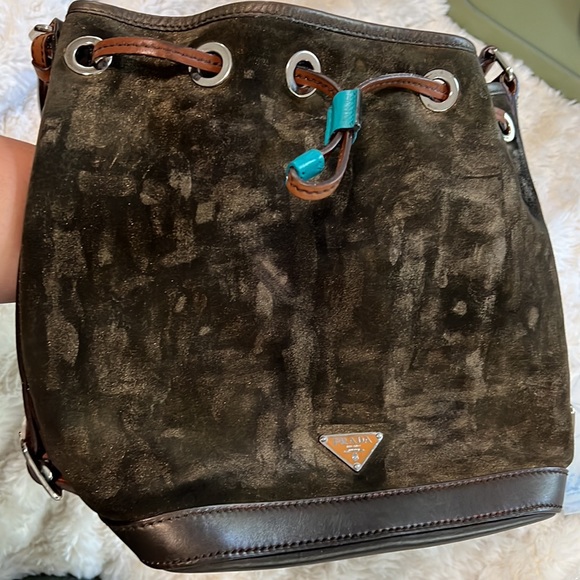 Gorgeous shimmering suede bucket Prada bag - Picture 5 of 5